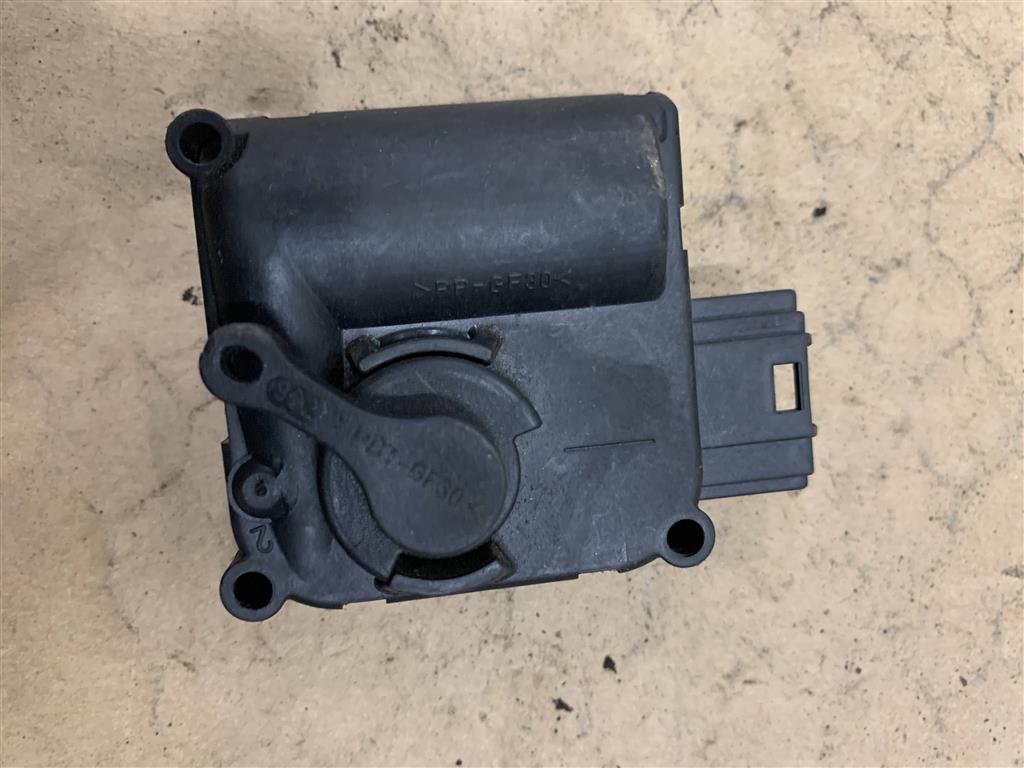 Audi A6 (C4) 1994-1997 для Мотор заслонки печки