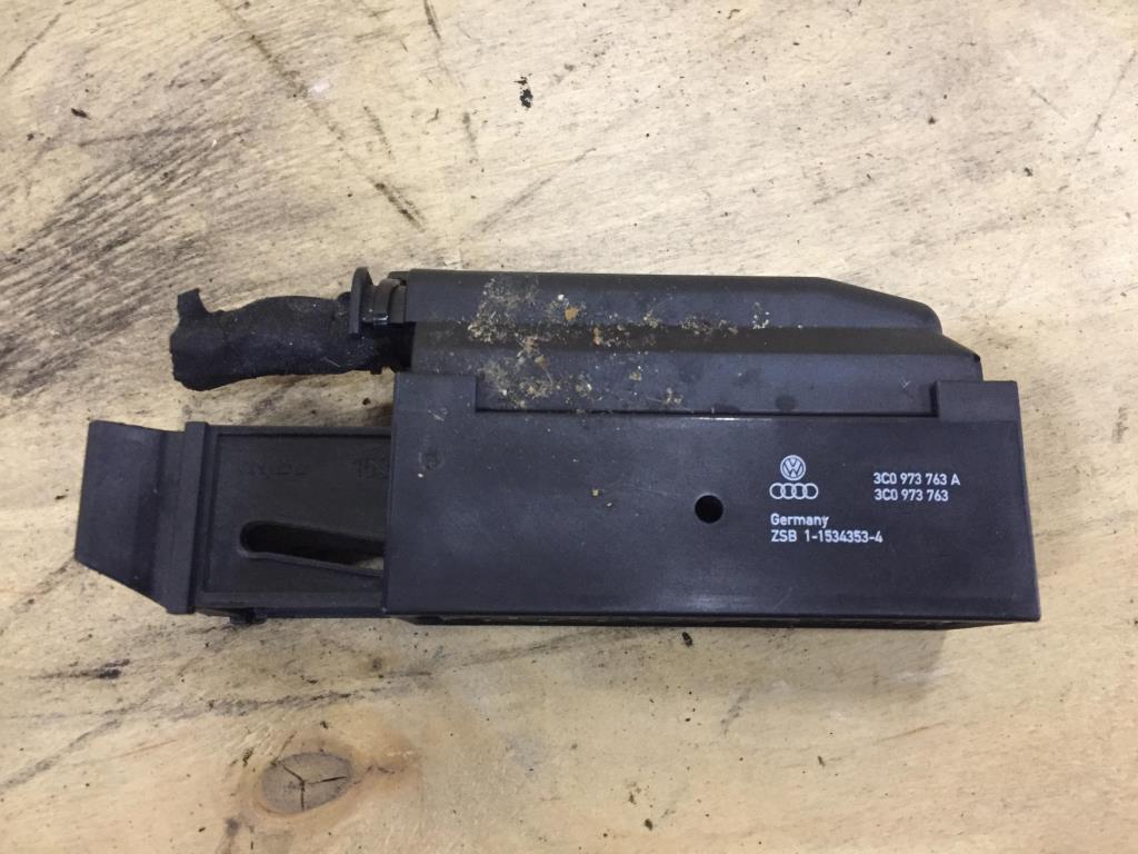 Volkswagen Passat (B6) 2005-2010 для фишка с проводами