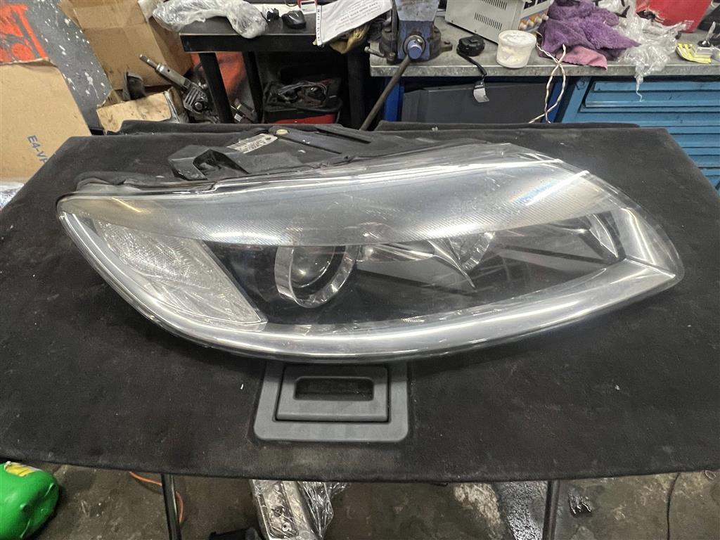 Audi Q7 (4L)  2005 - 2009 для Фара правая