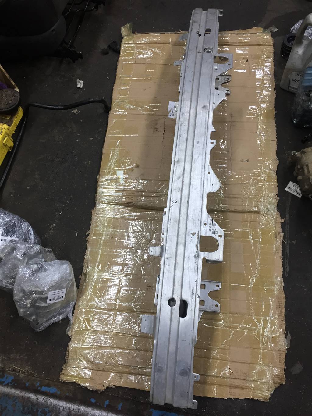 BMW 7-серия E65/E66 2001-2008 для Усилитель переднего бампера