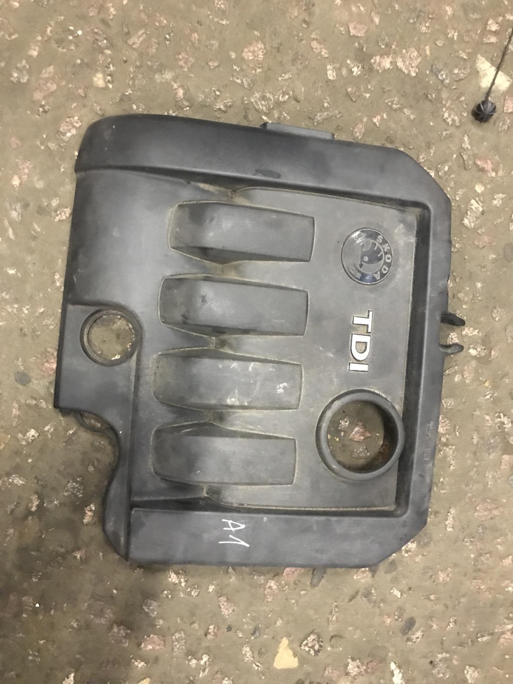 Skoda Octavia (A5 1Z-) 2004-2009 для Кожух двигателя