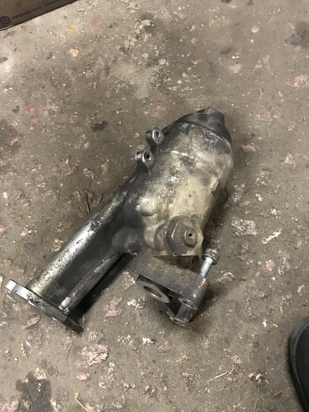 Volkswagen Touareg 7L 2007-2010 для Кронштейн масляного фильтра