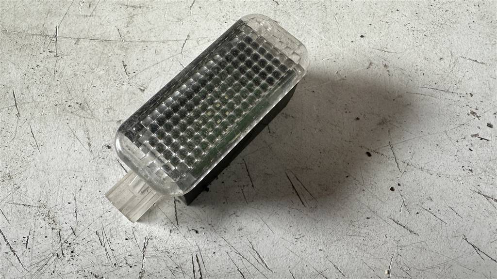 Audi A3 (8V) 2016-2019 рестайлинг для Плафон салонный