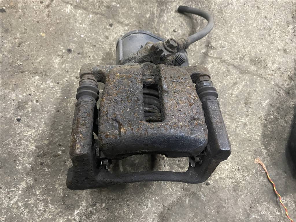 Volkswagen Passat (B7) 2011-2015 для Суппорт задний левый