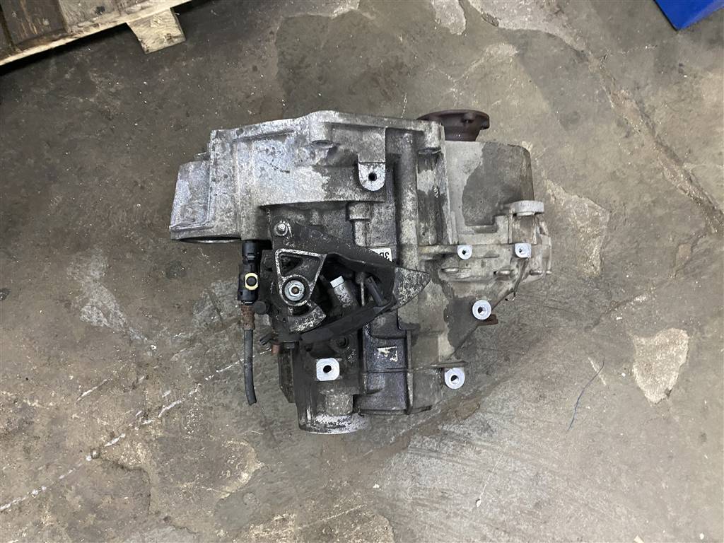 Volkswagen Passat (B7) 2011-2015 для МКПП