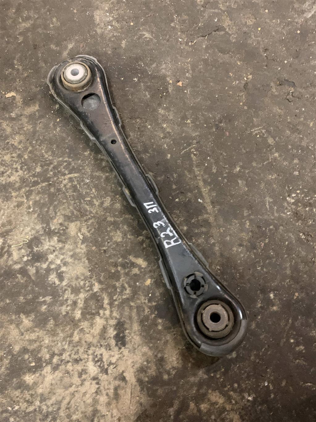 Audi A6 (C6 4F) Allroad quattro 2005-2012 для Рычаг задний нижний