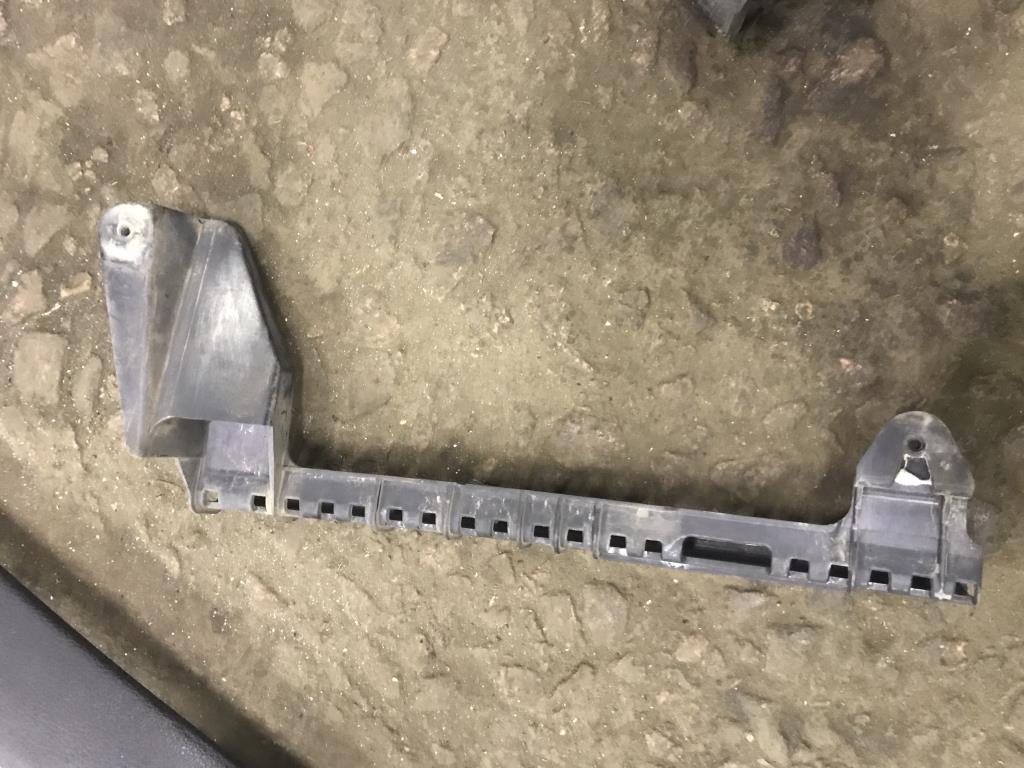 Audi Q7 (4L)  2005 - 2009 для Направляющая стеклоподъемника двери передней левой