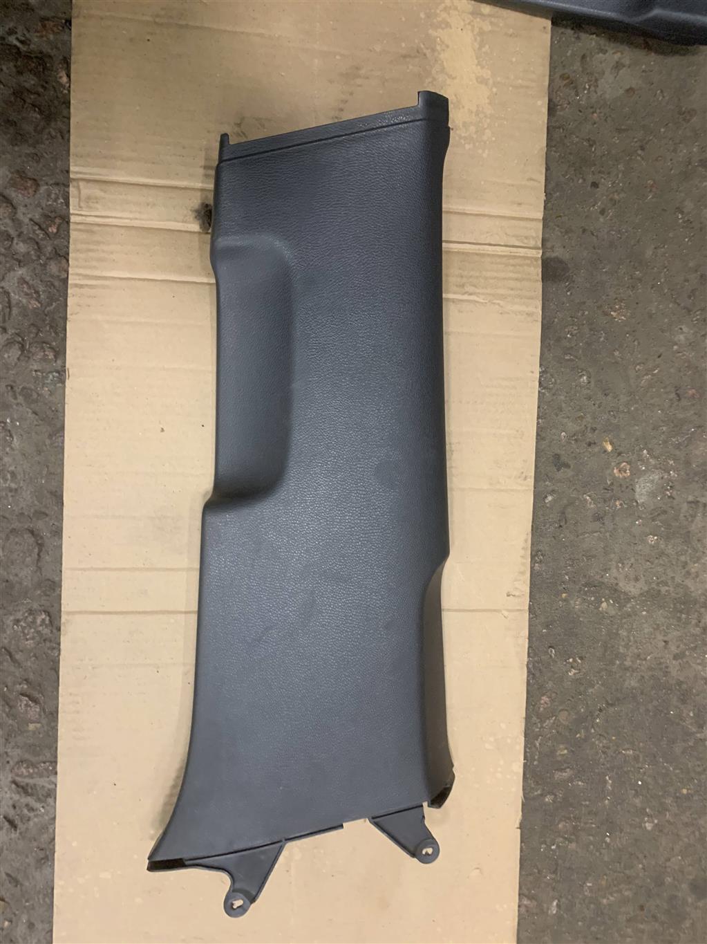 Volkswagen Golf V 2003-2009 для Обшивка стойки