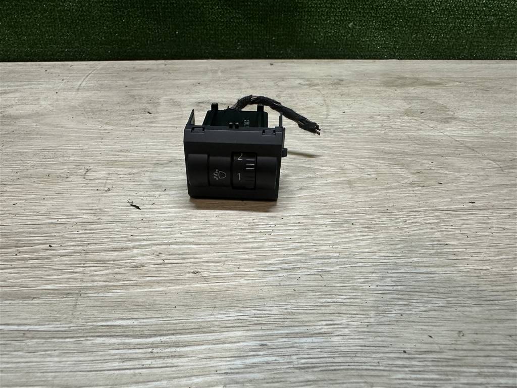 Skoda Octavia A7 для регулятор корректора фар подсветки