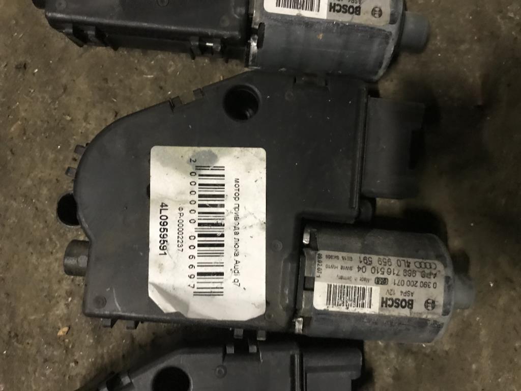 Audi Q7 (4L)  2005 - 2009 для Мотор люка