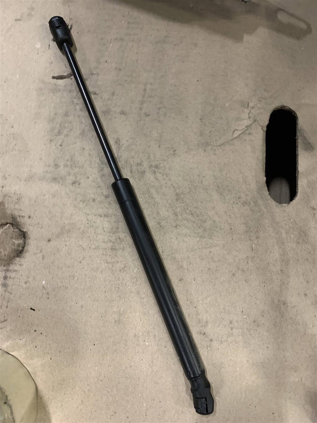 Volkswagen Passat (B6) 2005-2010 для Амортизатор крышки багажника