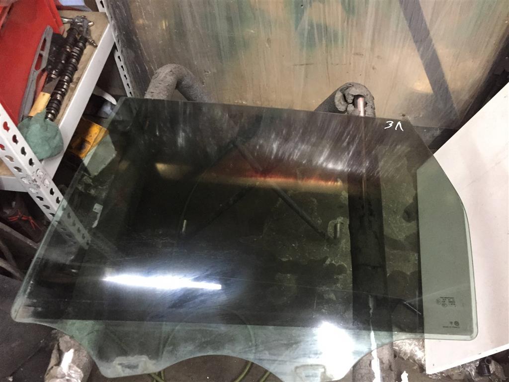 Porsche  Cayenne 958 2010-2014 для Стекло двери задней левой