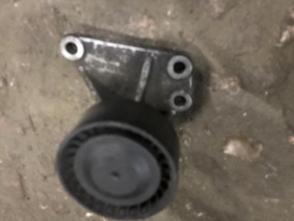 Volkswagen Touareg 7L 2007-2010 для Кронштейн ролика-натяжителя руч. ремня