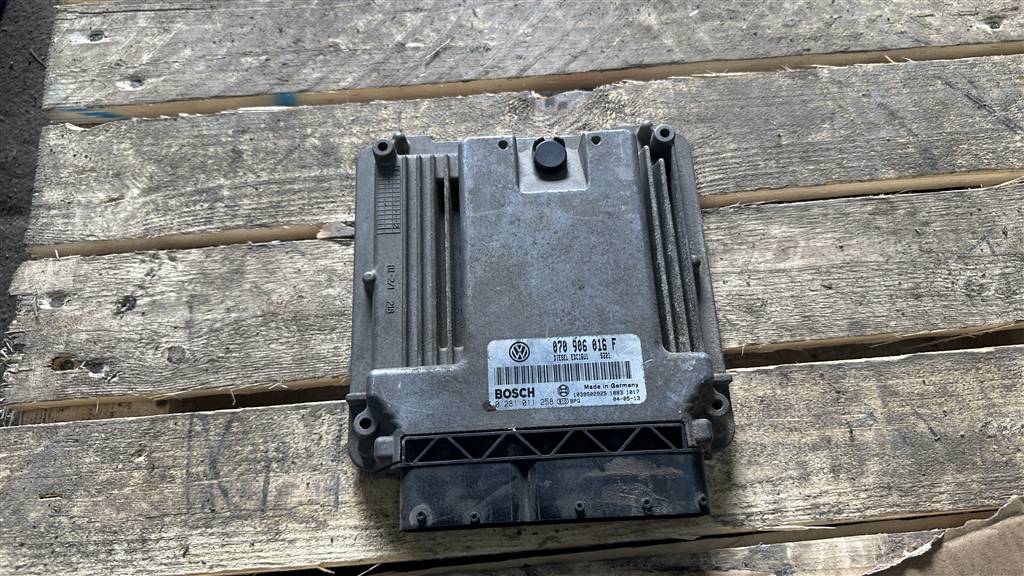 Volkswagen Touareg 7L 2007-2010 для Блок управления двигателем