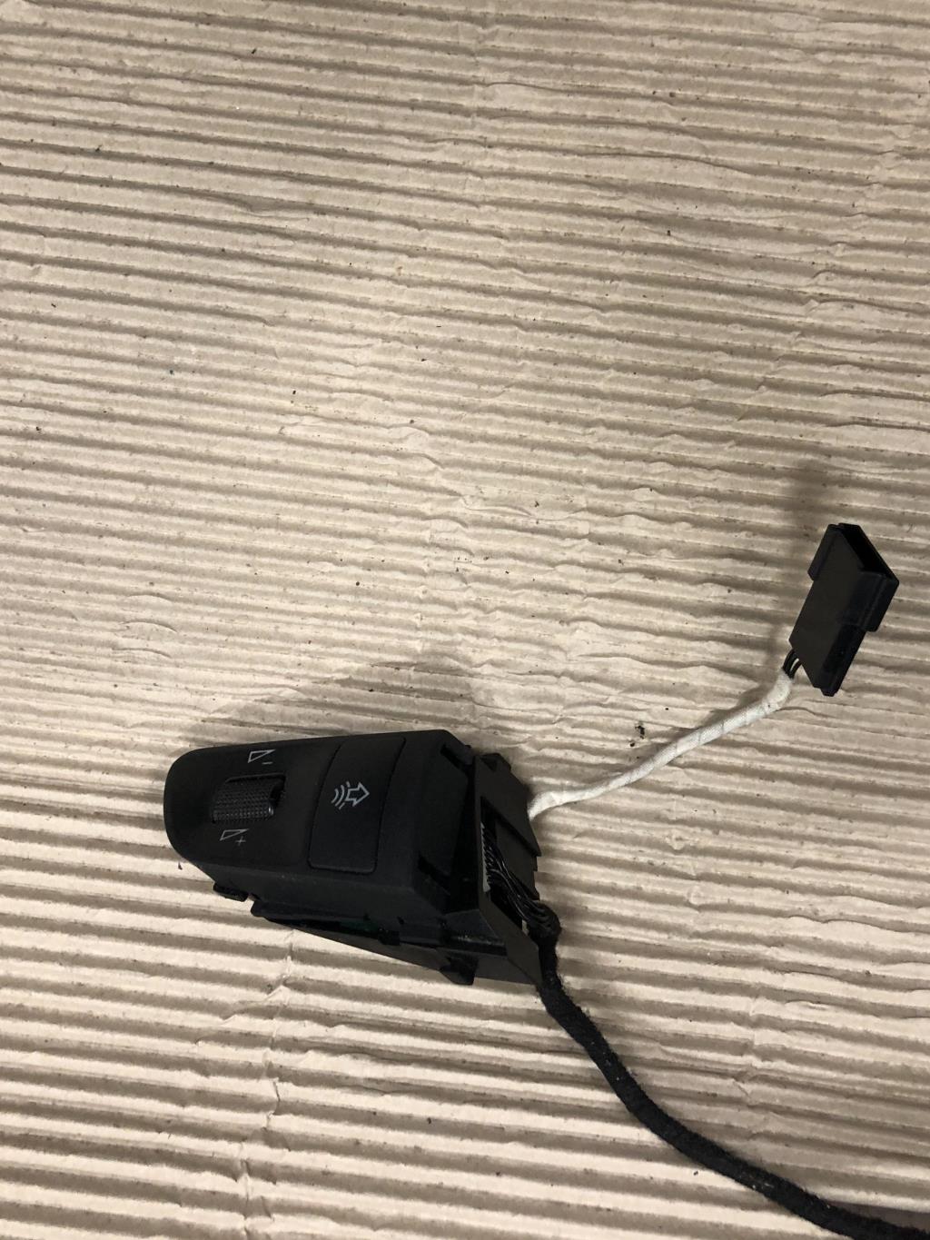 Audi Q7 (4L)  2005 - 2009 для Кнопки рулевого колеса 