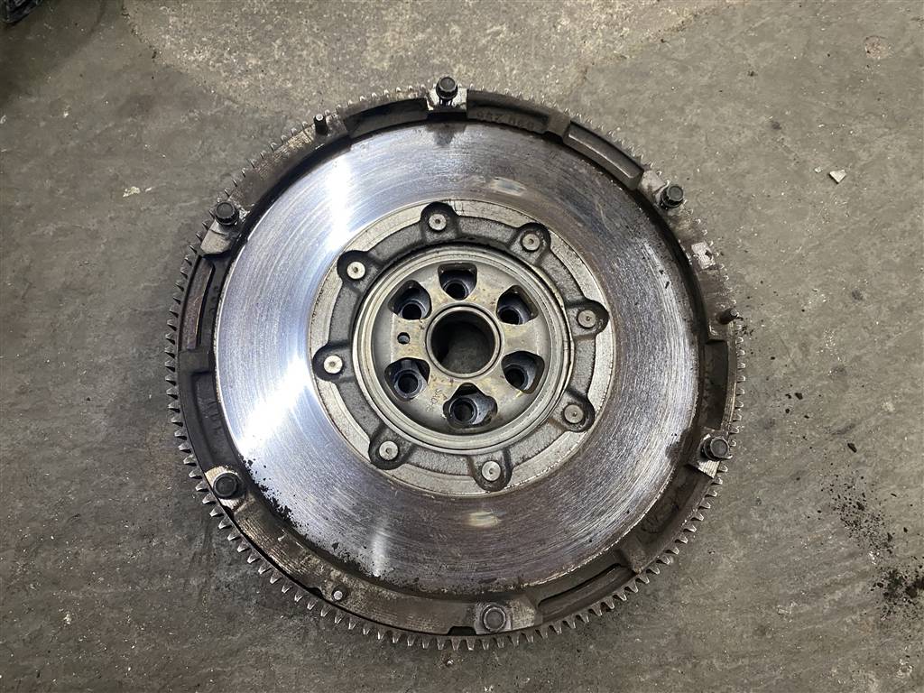 Volkswagen Passat (B7) 2011-2015 для Маховик