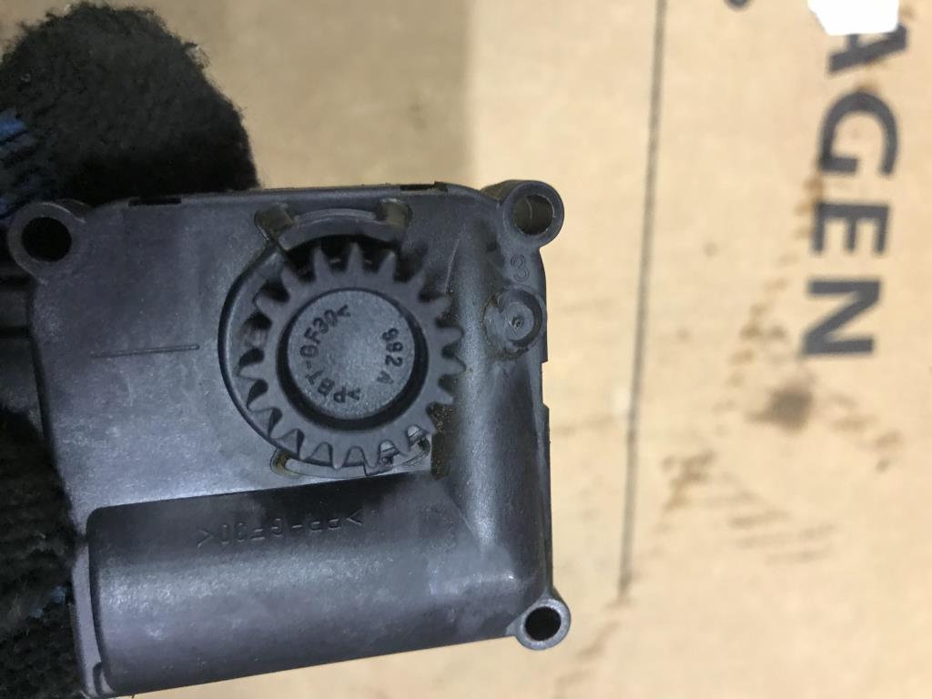 Audi Q7 (4L)  2005 - 2009 для Мотор заслонки печки