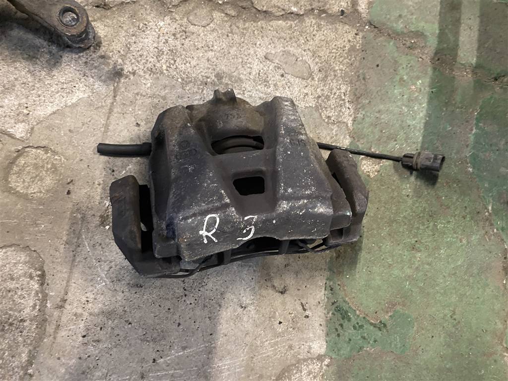 Audi A4 (B8) 2007-2012 для Суппорт передний левый