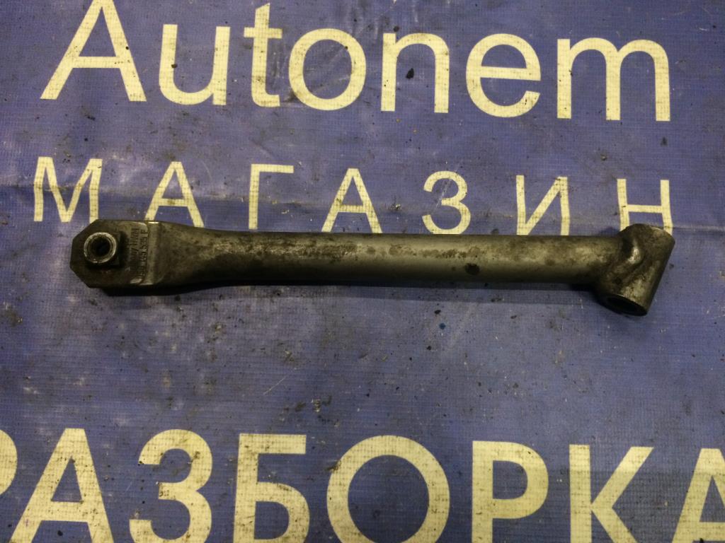 Volkswagen Passat (B6) 2005-2010 для Кронштейн