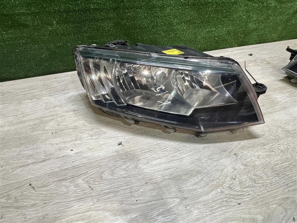 Skoda Octavia A7 для Фара правая