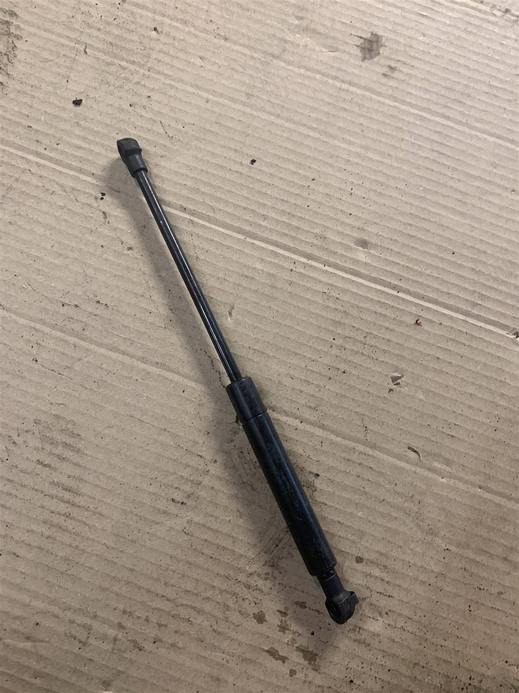 Porsche  Cayenne 955 2002-2007 для Амортизатор крышки багажника