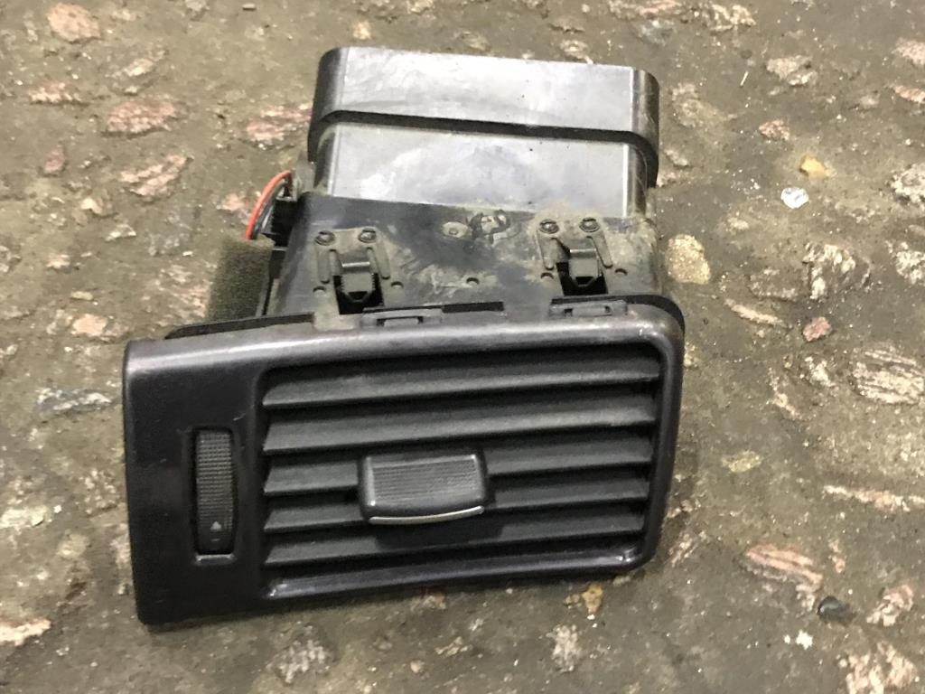 Audi A6 (C5) 2001-2004 рестайлинг для Дефлектор приточного воздуха