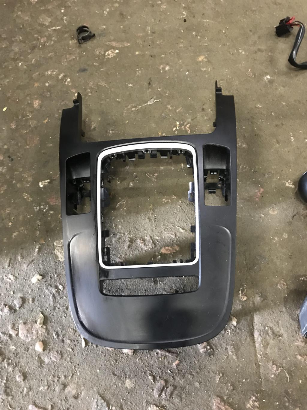 Audi A5/S5 Sportback (8T) 2007-2011 для Консоль