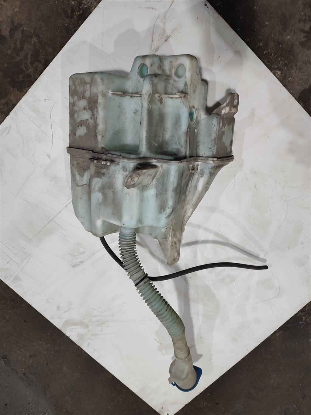 Land Rover Freelander 2 2007> для Бачок омывателя лобового стекла