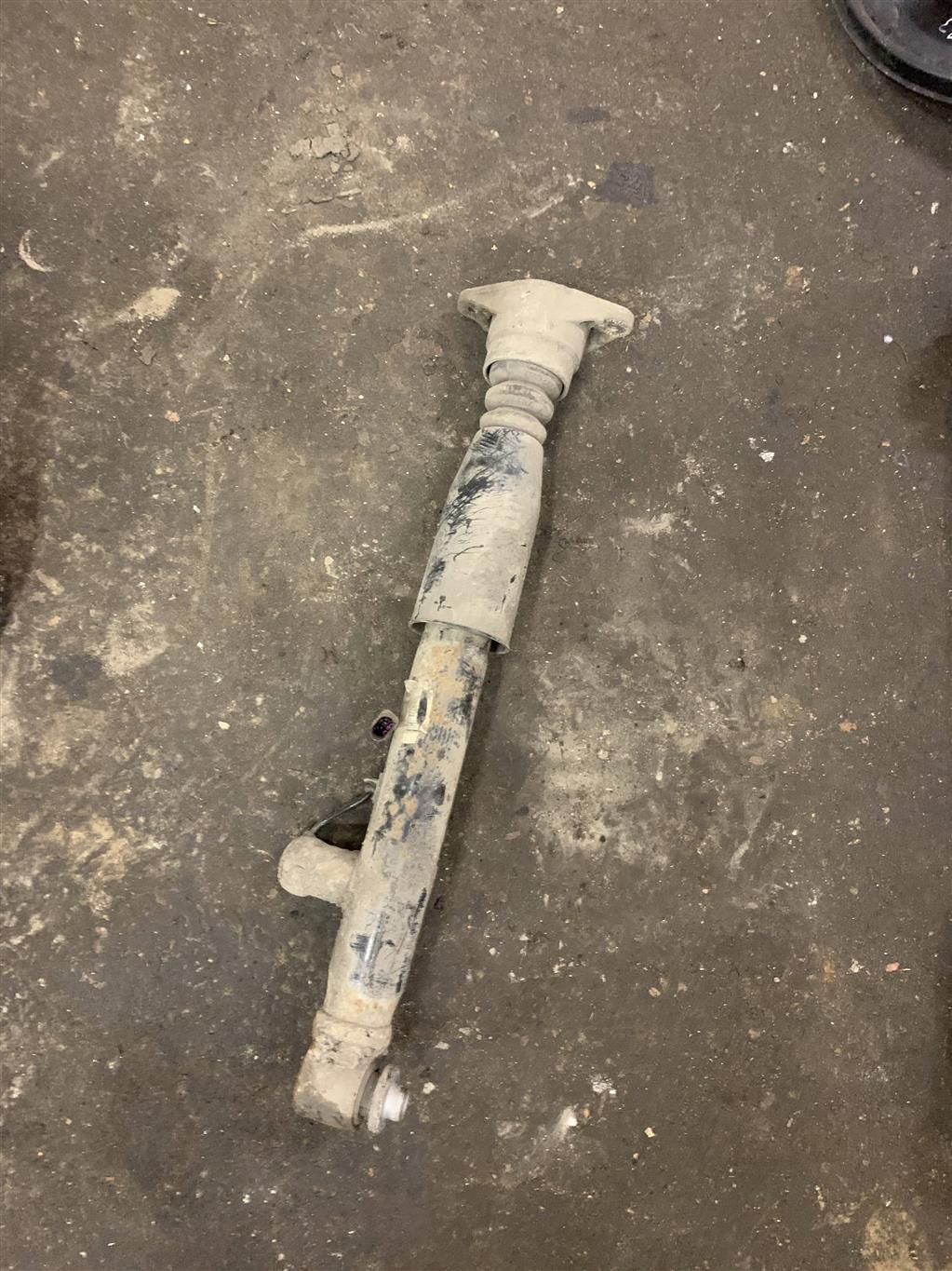 Audi A6 (C6 4F) Allroad quattro 2005-2012 для Амортизатор задний