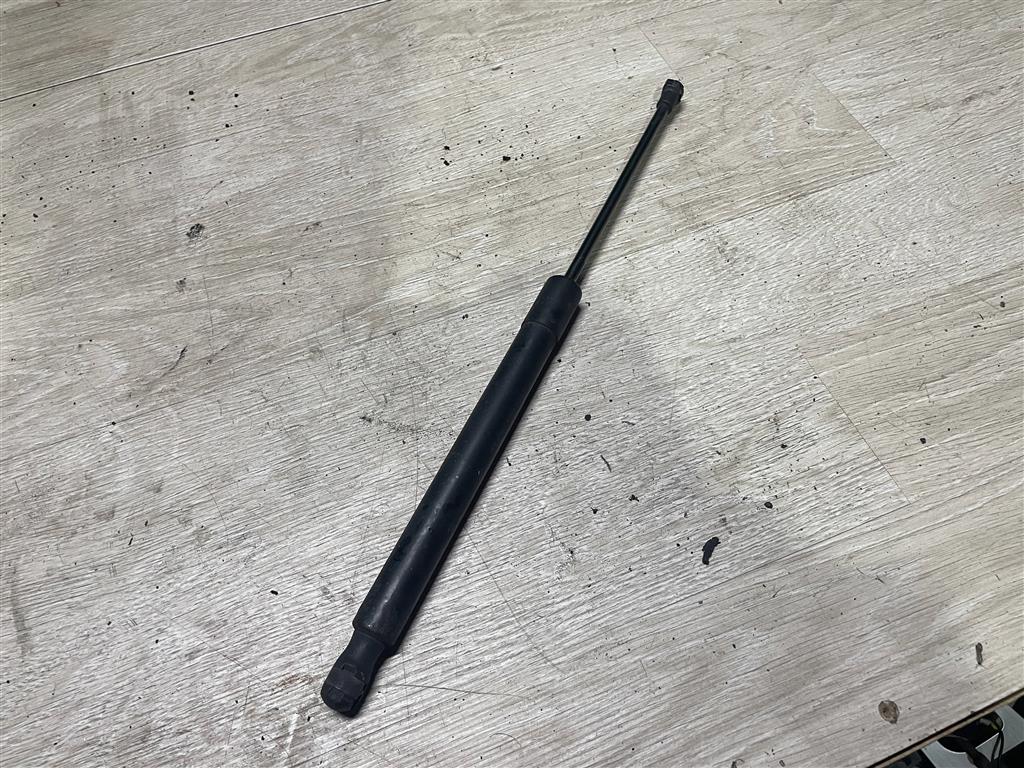 Volkswagen Golf VI 2009-2012 для Амортизатор крышки багажника