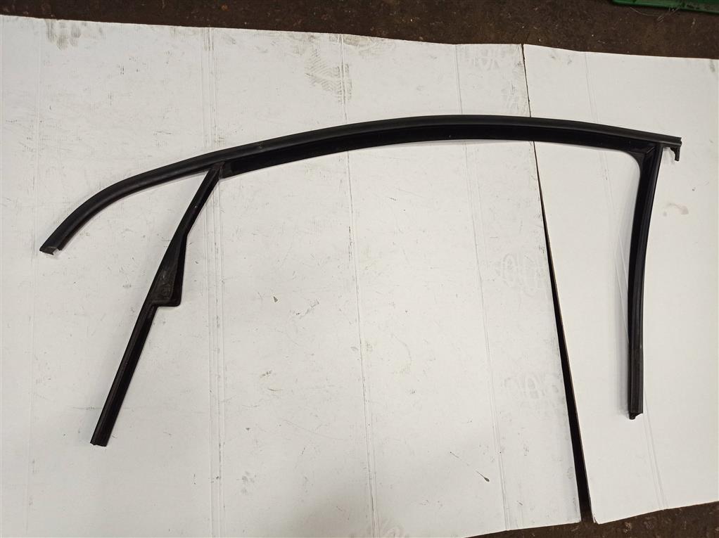 Volkswagen Golf V 2003-2009 для уплотнитель стекла двери передний левый