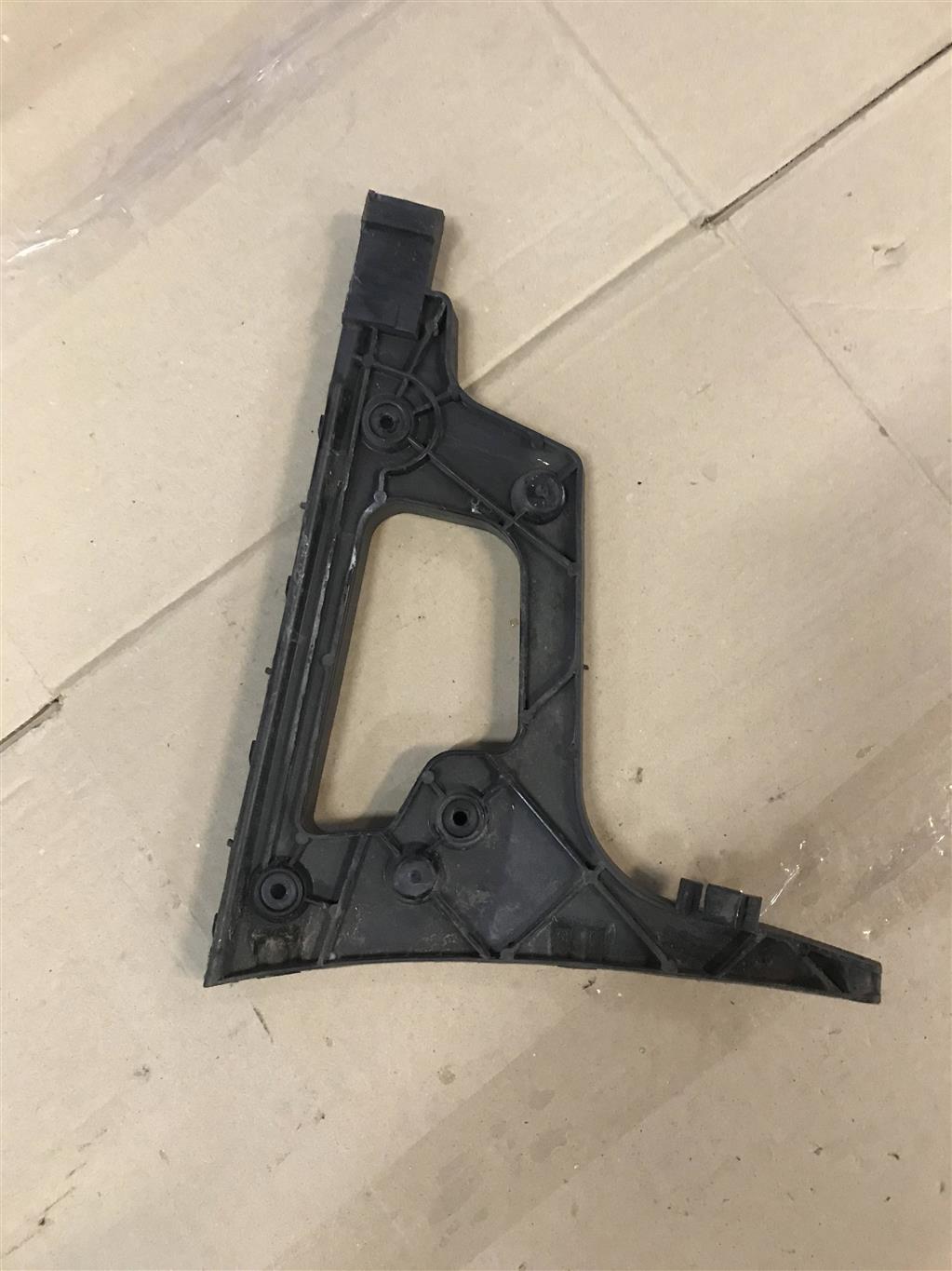 Audi A5/S5 Coupe (8T) 2007-2011 для Направляющая заднего бампера правая