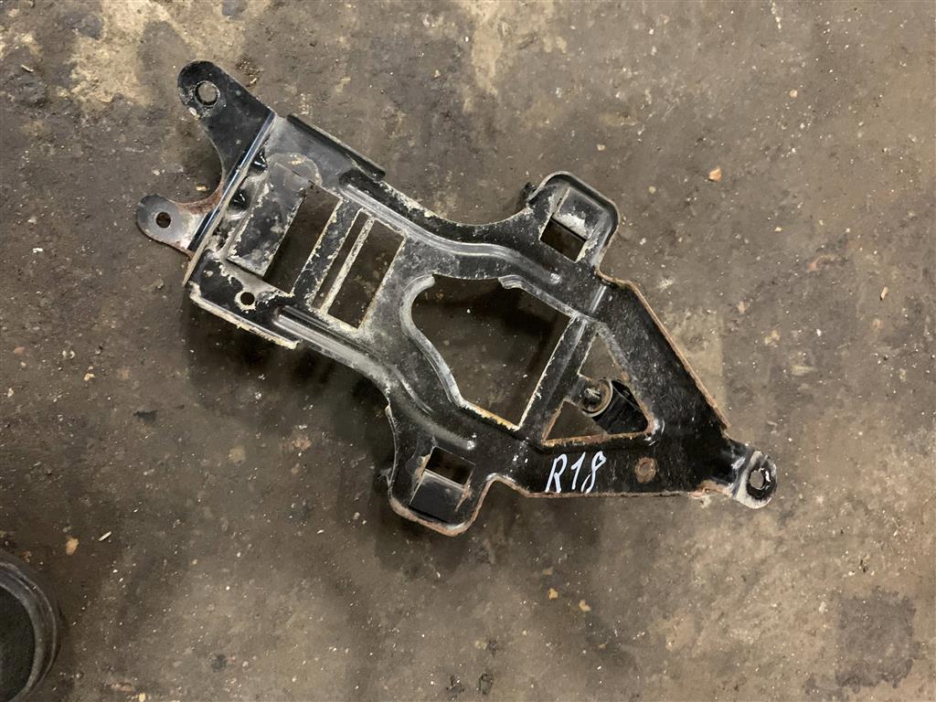 Audi Q7 (4L)  2005 - 2009 для Кронштейн блока управления