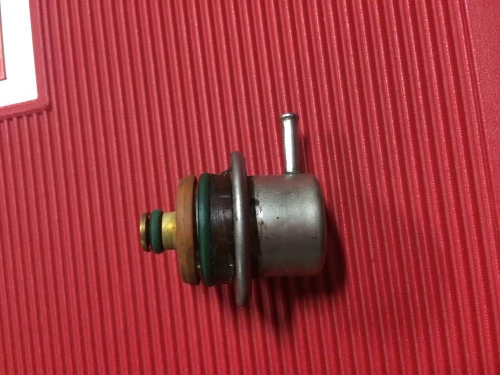 Volkswagen Golf II/Jetta II 1983-1992 для Регулятор давления топлива