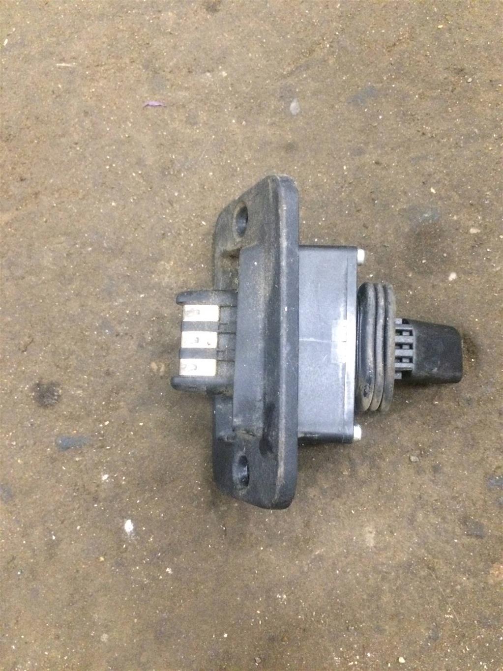 Volkswagen Caddy III 2004-2010 для Концевой выключатель