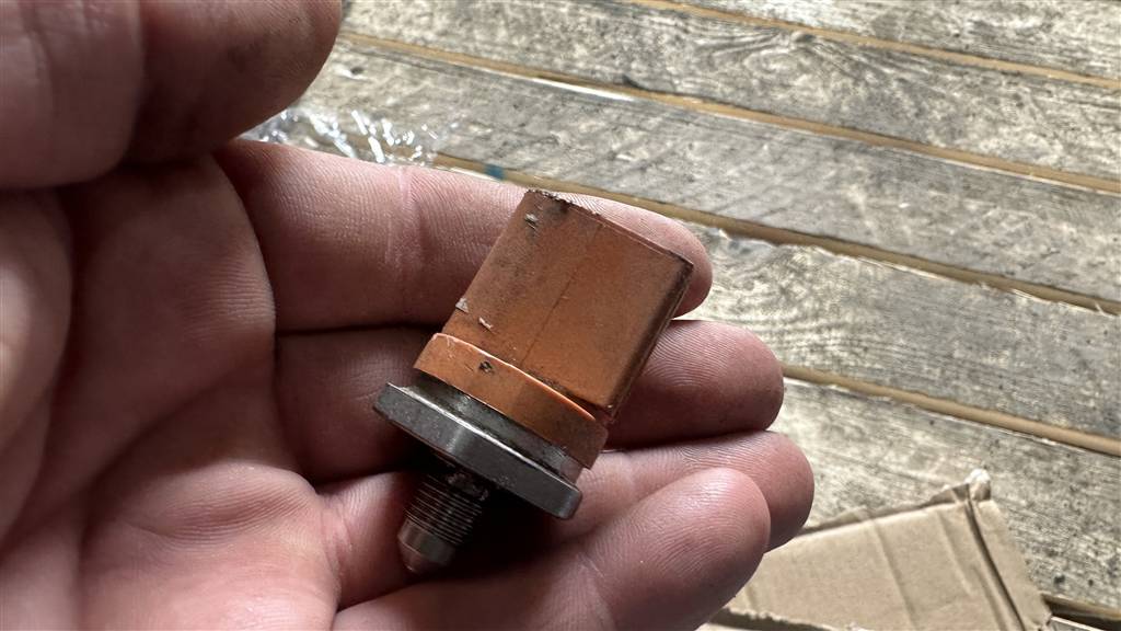 Volkswagen Touran 2010-2015 для Датчик давления топлива