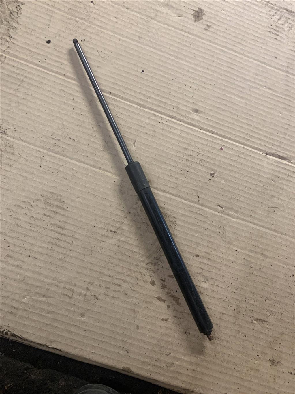 Volkswagen Passat (B6) 2005-2010 для Амортизатор крышки багажника