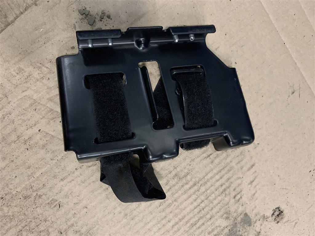 Audi Q7 (4L)  2005 - 2009 для Кронштейн держатель в багажник