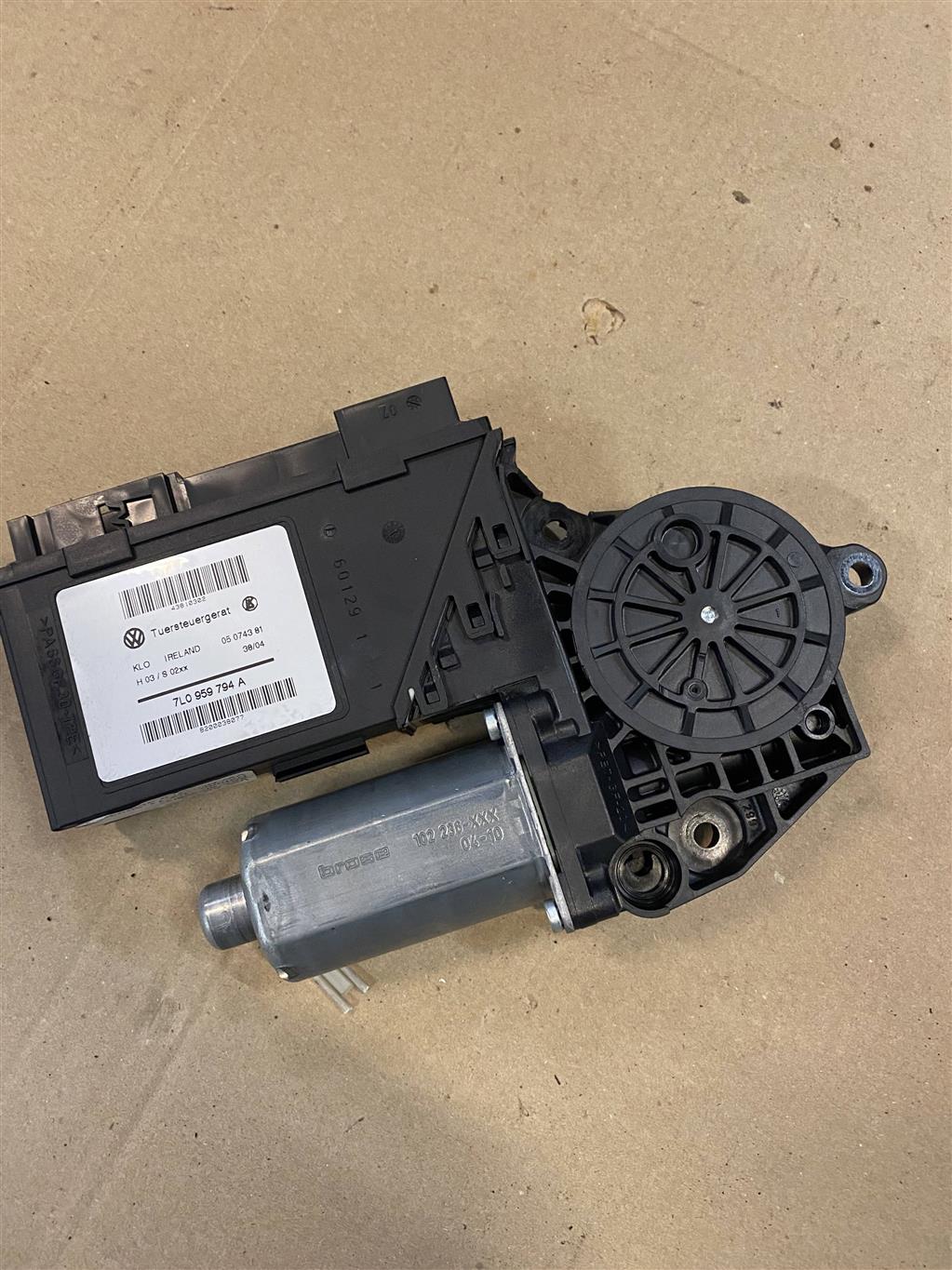 Volkswagen Touareg 7L 2002-2006 для Мотор стеклоподъемника