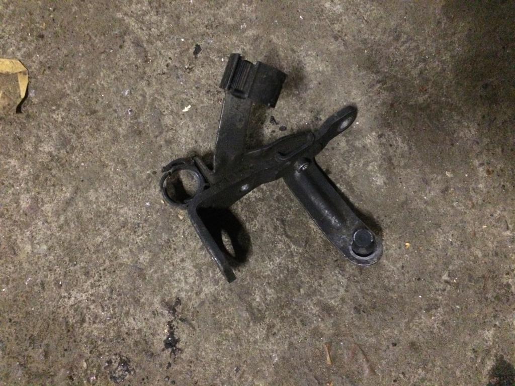 Volkswagen Passat (B6) 2005-2010 для Кронштейн