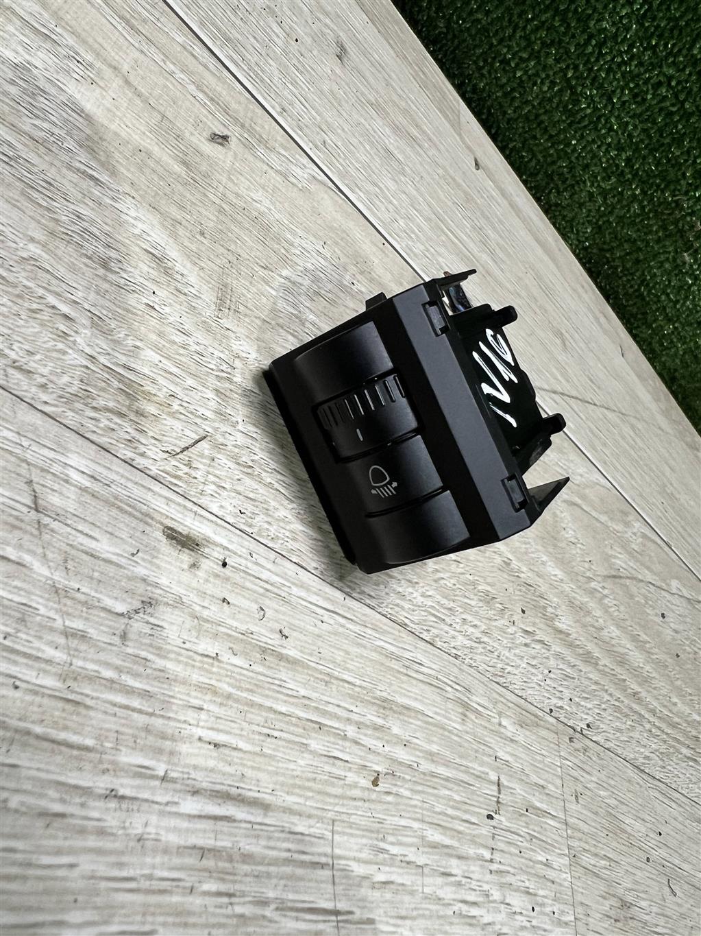 Skoda Octavia A7 для регулятор корректора фар подсветки