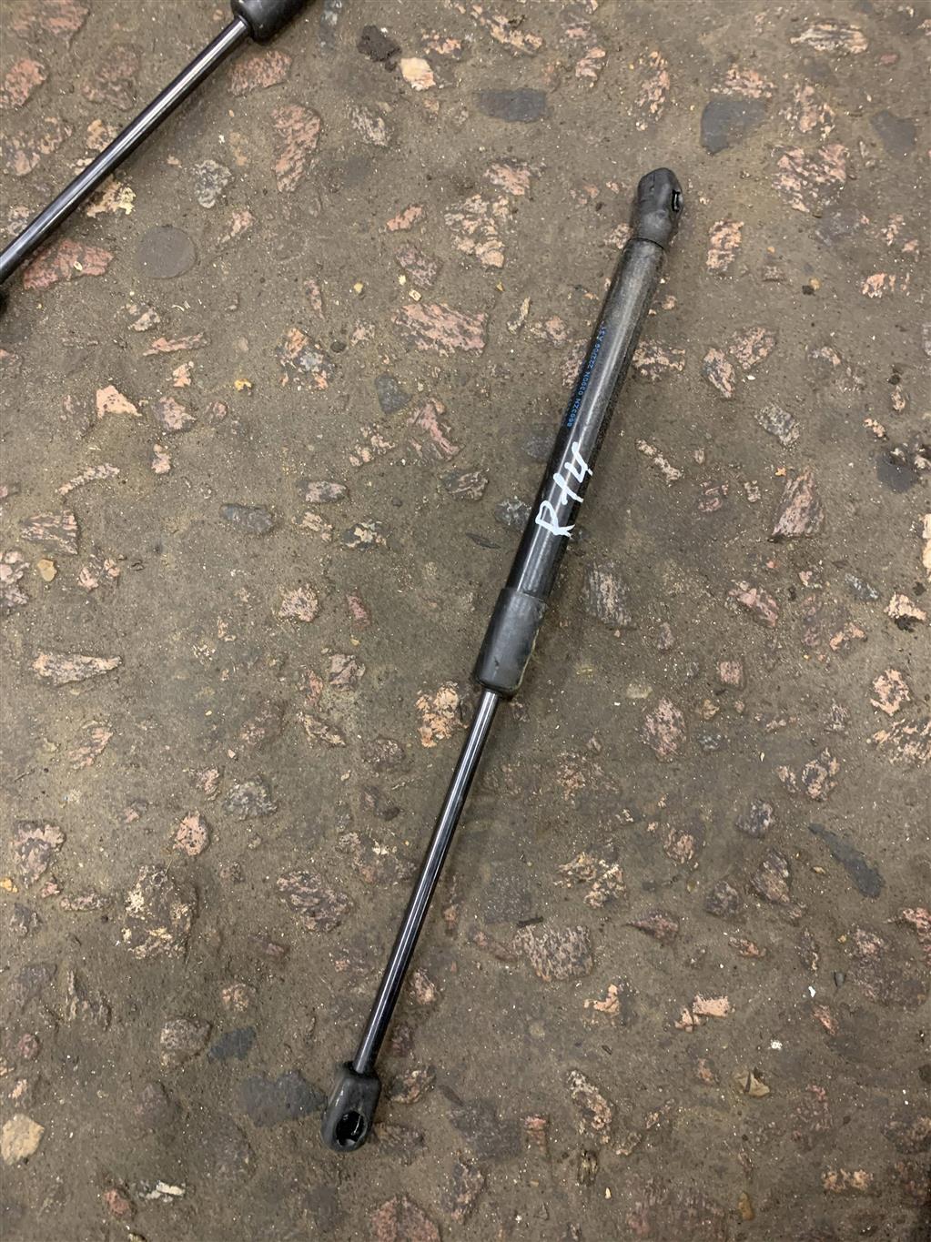 Volkswagen Passat (B6) 2005-2010 для Амортизатор крышки багажника