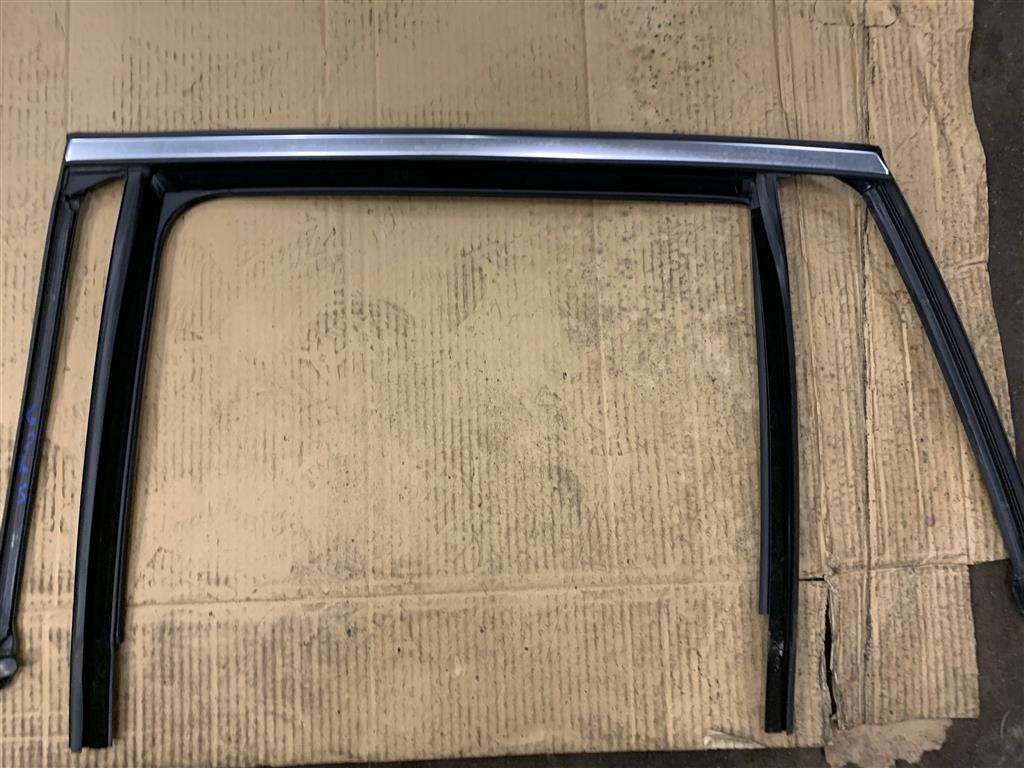 Mercedes-Benz W253 X253 GLC 2015-2019 для уплотнитель стекла двери задний левый