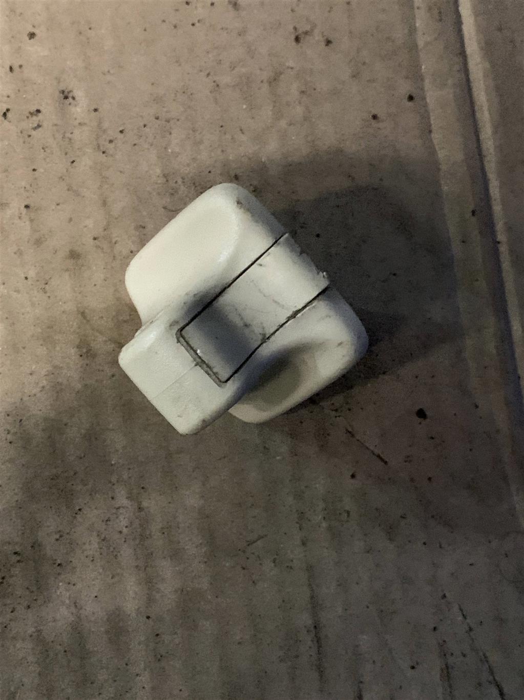 Volkswagen Golf V 2003-2009 для Крючок козырька