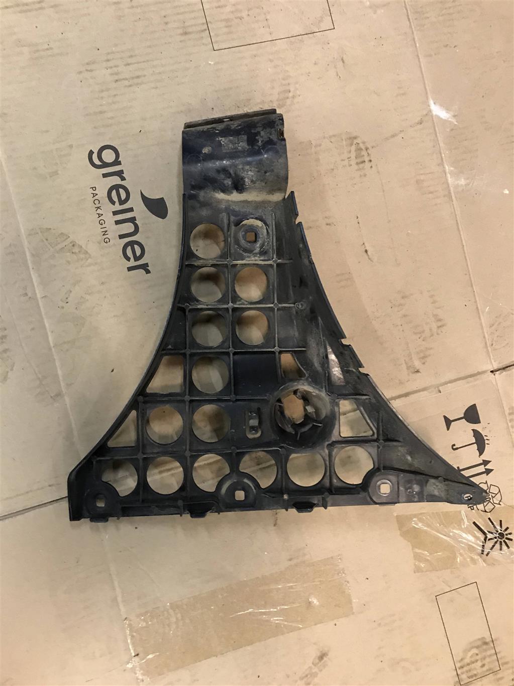 BMW 5-серия E60/E61 2003-2009 для Кронштейн заднего бампера левый