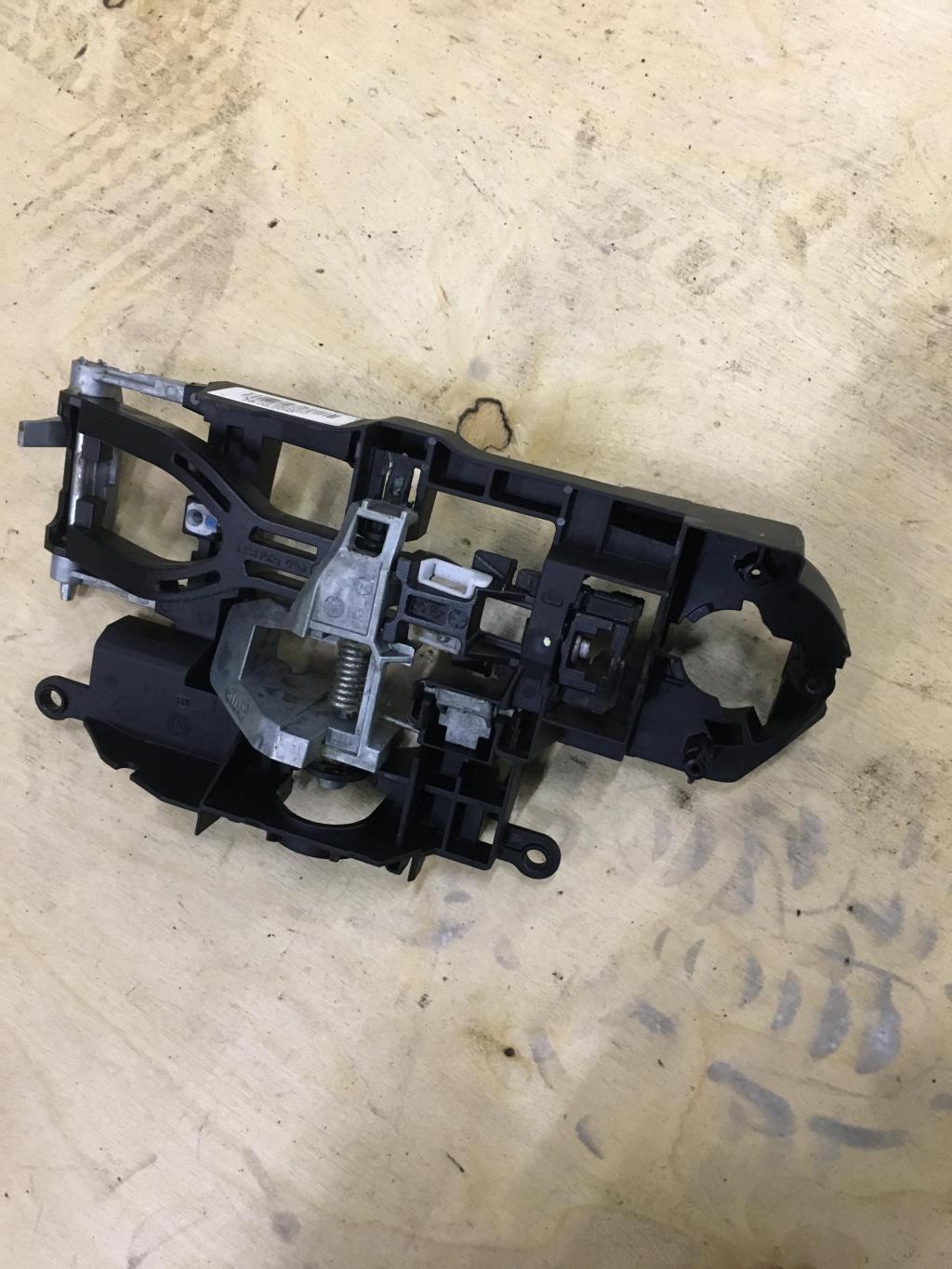 BMW 5-серия F10/F11 2009> для Кронштейн ручки