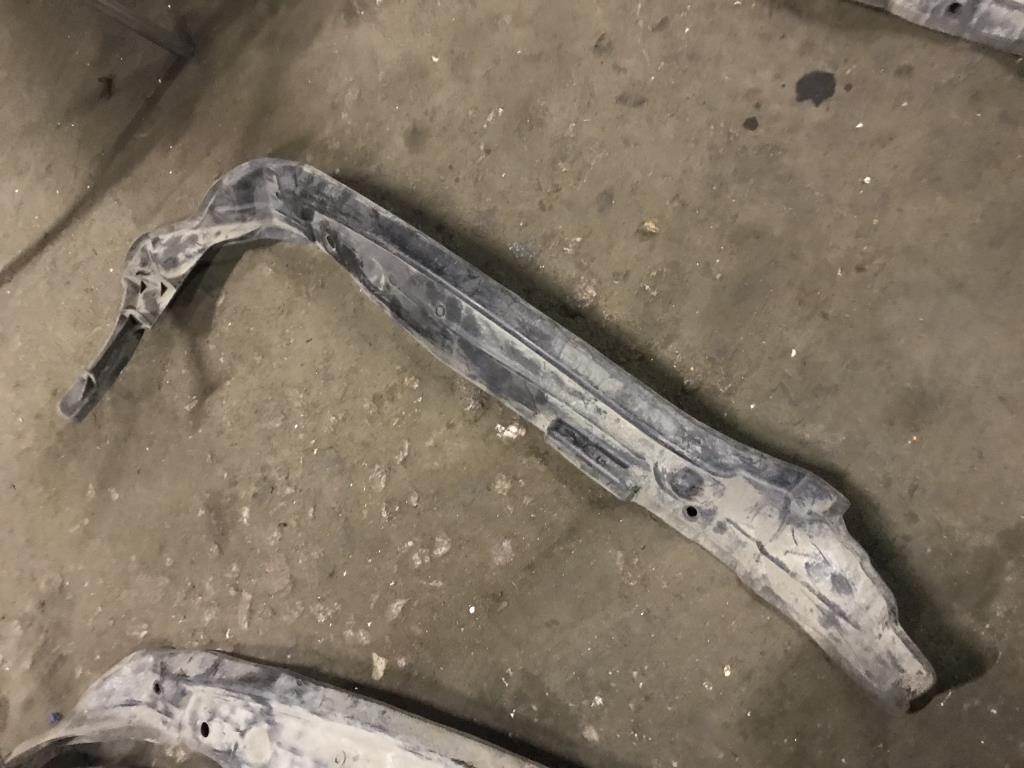 Audi Q7 (4L)  2005 - 2009 для пыльник переднего крыла