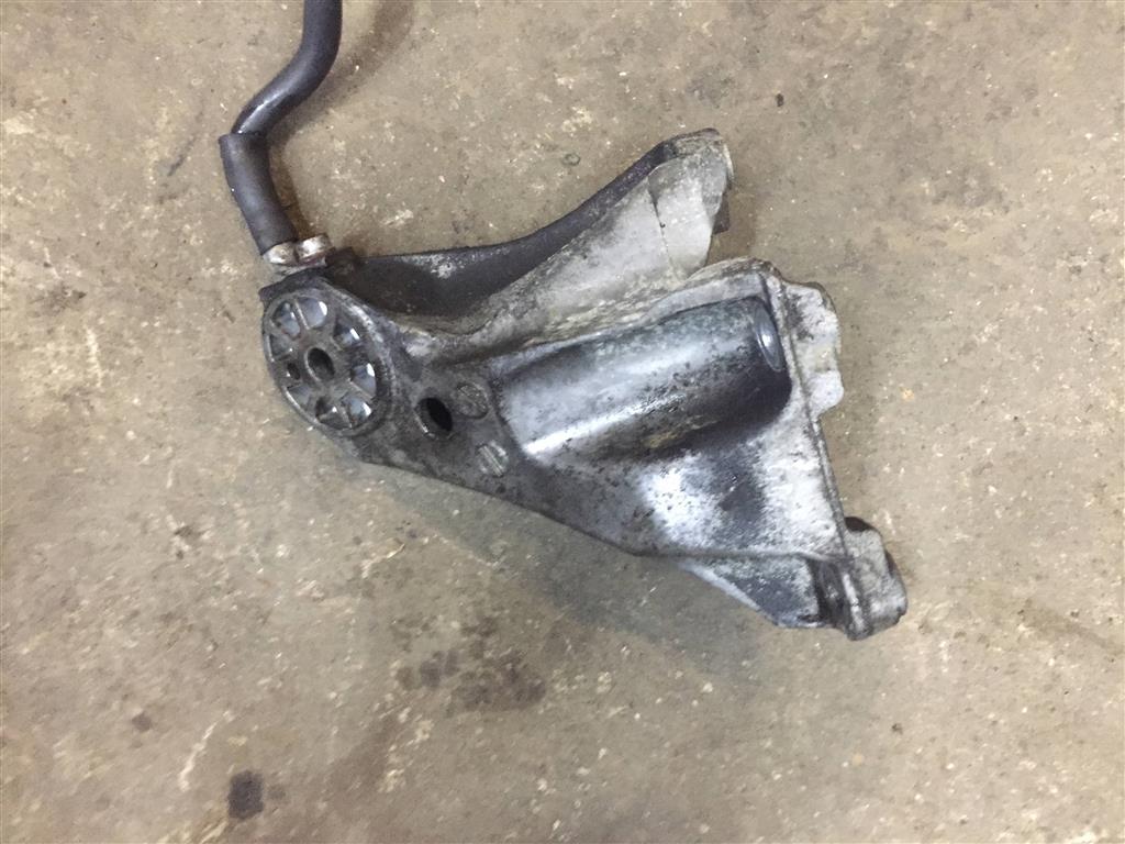 Audi Q7 (4L)  2005 - 2009 для Опора двигателя правая