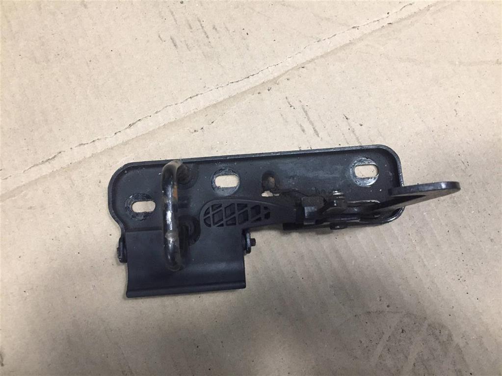 Volkswagen Golf V 2003-2009 для Крючок капота