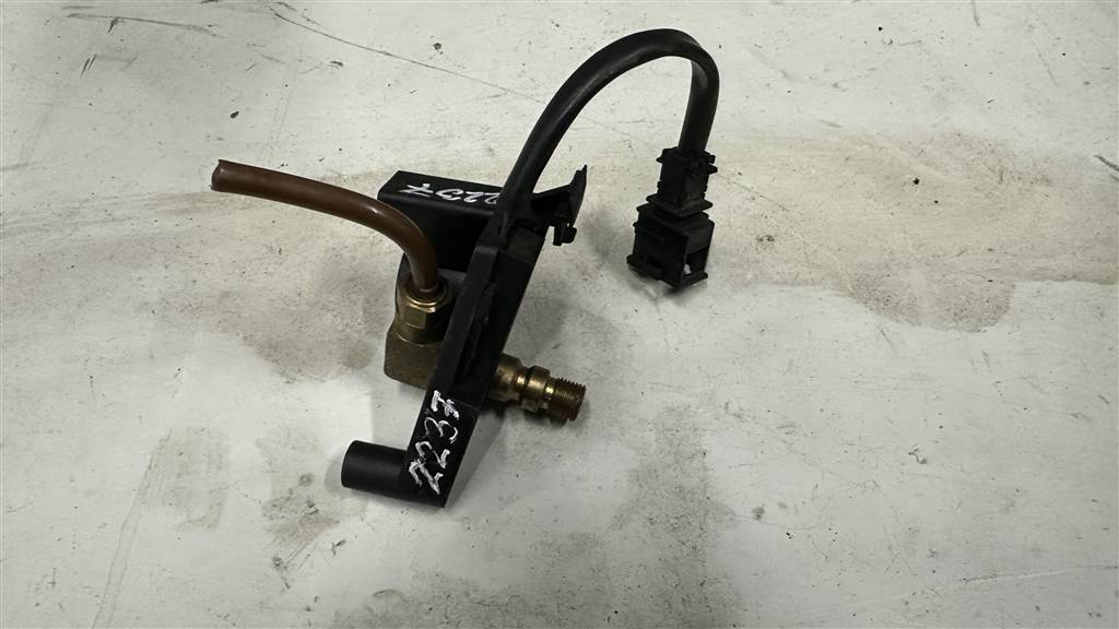 Volkswagen Touareg 7L 2002-2006 для Клапан пневматический